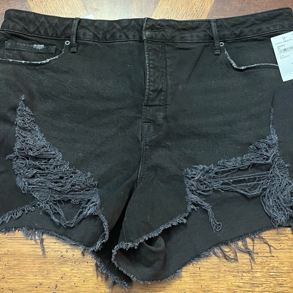 Good American Bombshell Shorts black